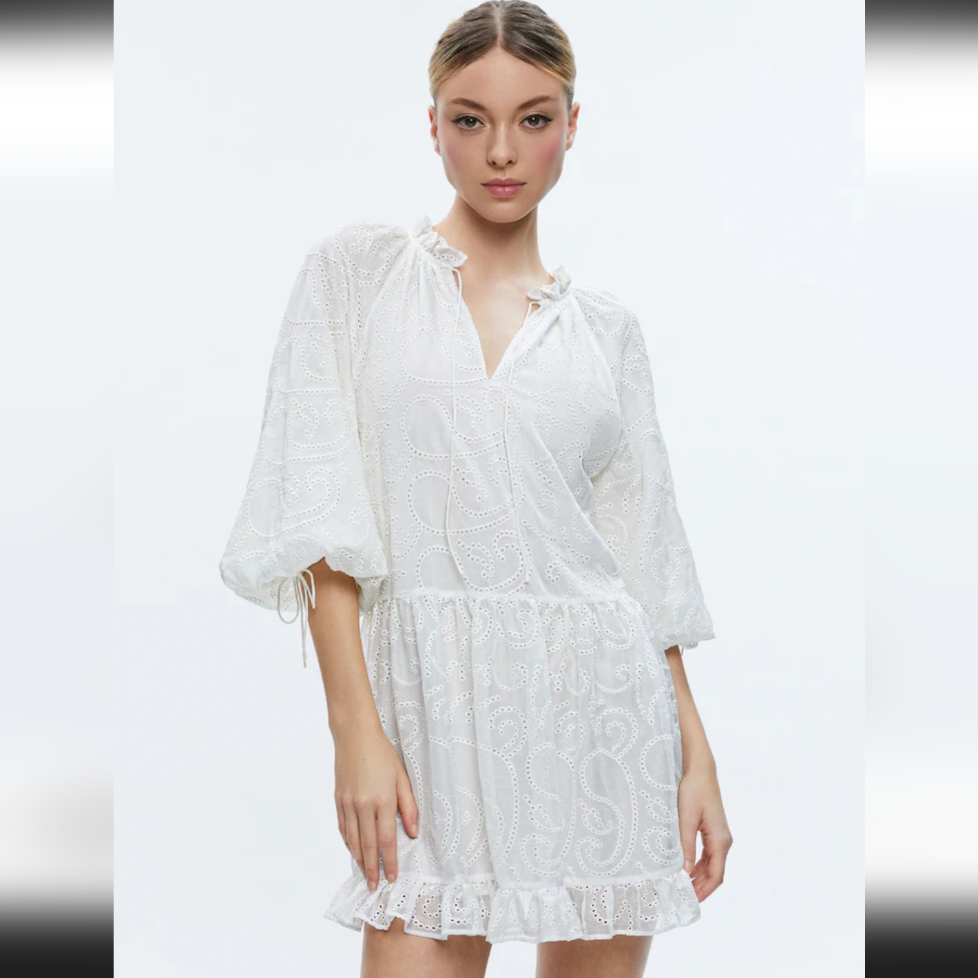 Alice+Olivia Sherrie Gathered 3/4 Sleeves Mini Dress. Off White. Size L